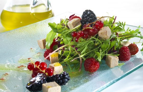 Salada de ‘mi cuit’ de ‘foie’ e frutas silvestres