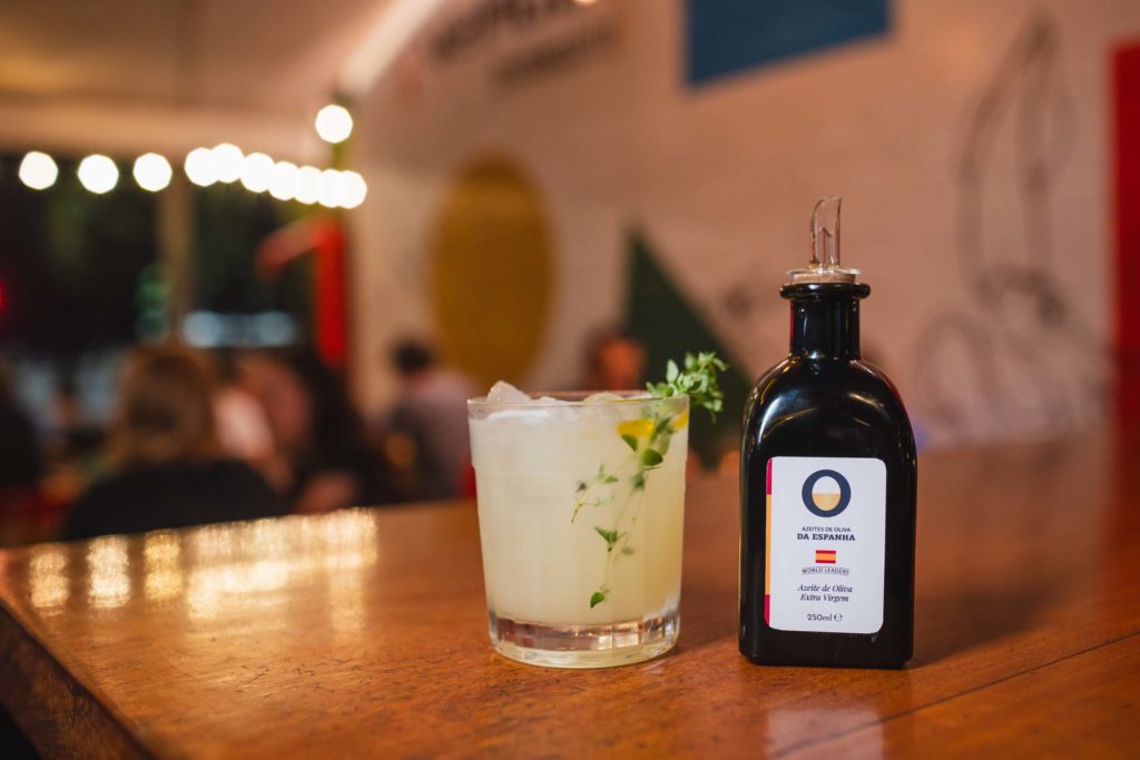 Coquetel El Raval, com cachaça e um toque de gengibre