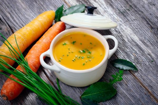 Sopas de legumes com azeite de oliva extra virgem da Espanha